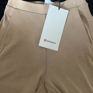 Lululemon Drapey Flare Pants Color Beige size XXXS NET